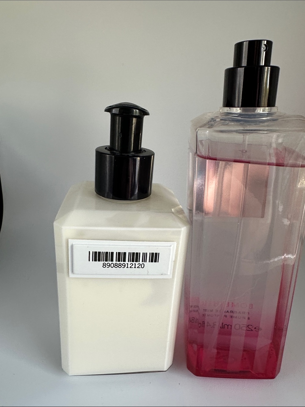 Victoria's Secret Bombshell Lotion & Mist in White and Pink - Picture 3 of 4
